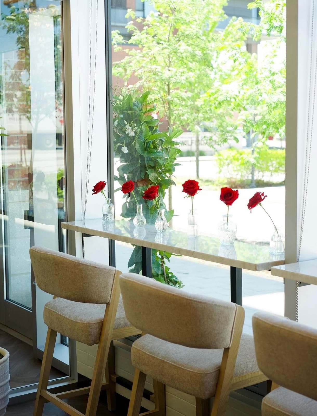 Marmo window seating with red rose arrangements